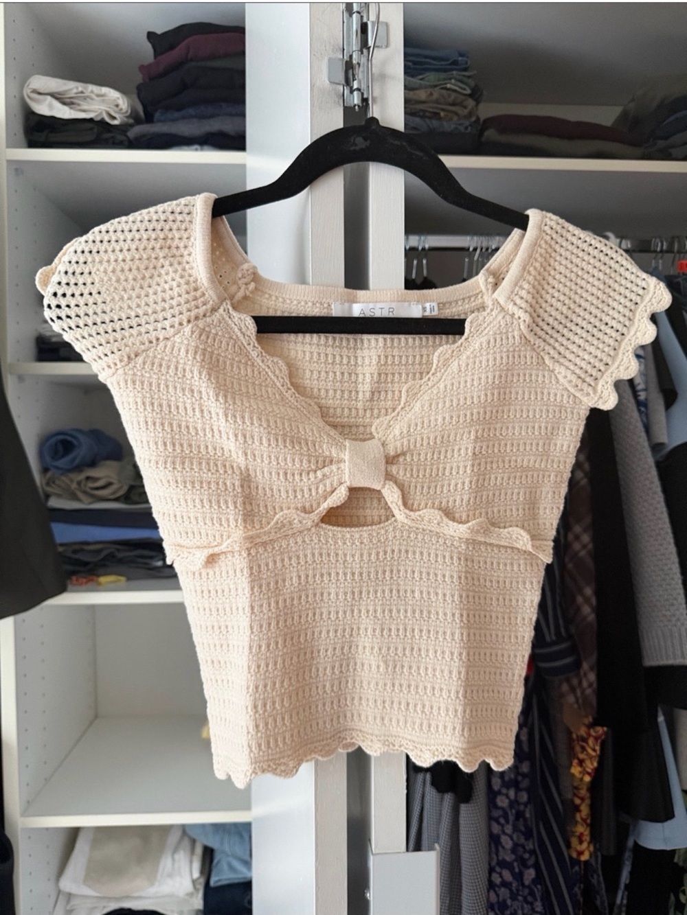 ASTR Cream Crochet Bow-Front Cap Sleeve Crop Top